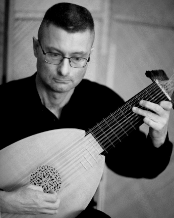 Thomas Mead playing Renaissance Lute